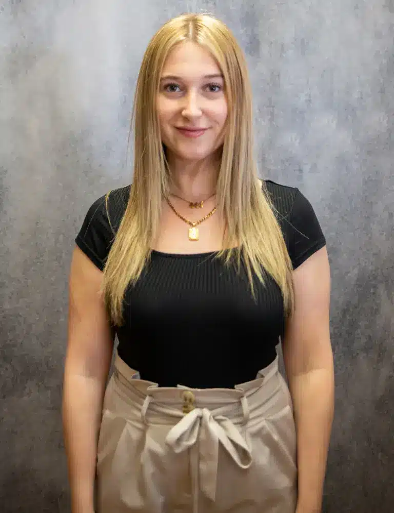 Naomi – Customer Service